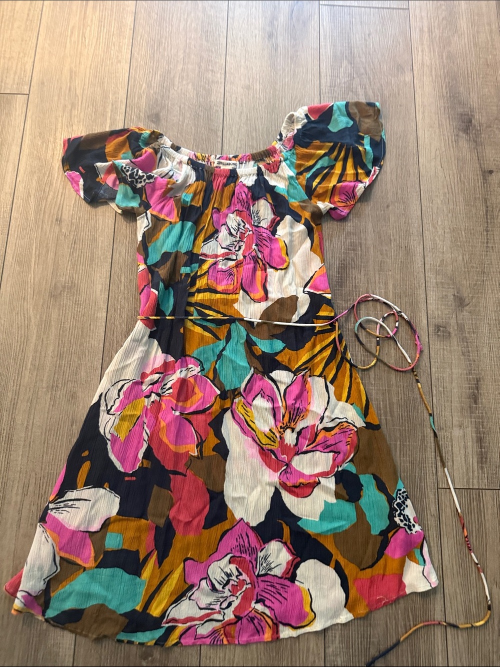 Billabong Floral Cap Ruffle Sleeve Dress in Pink, Teal Floral Small